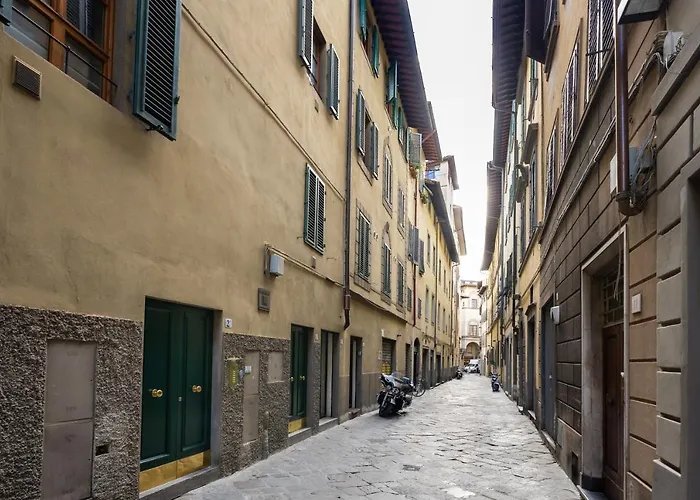 Novella Goldoni Suite-by Florence Concierge